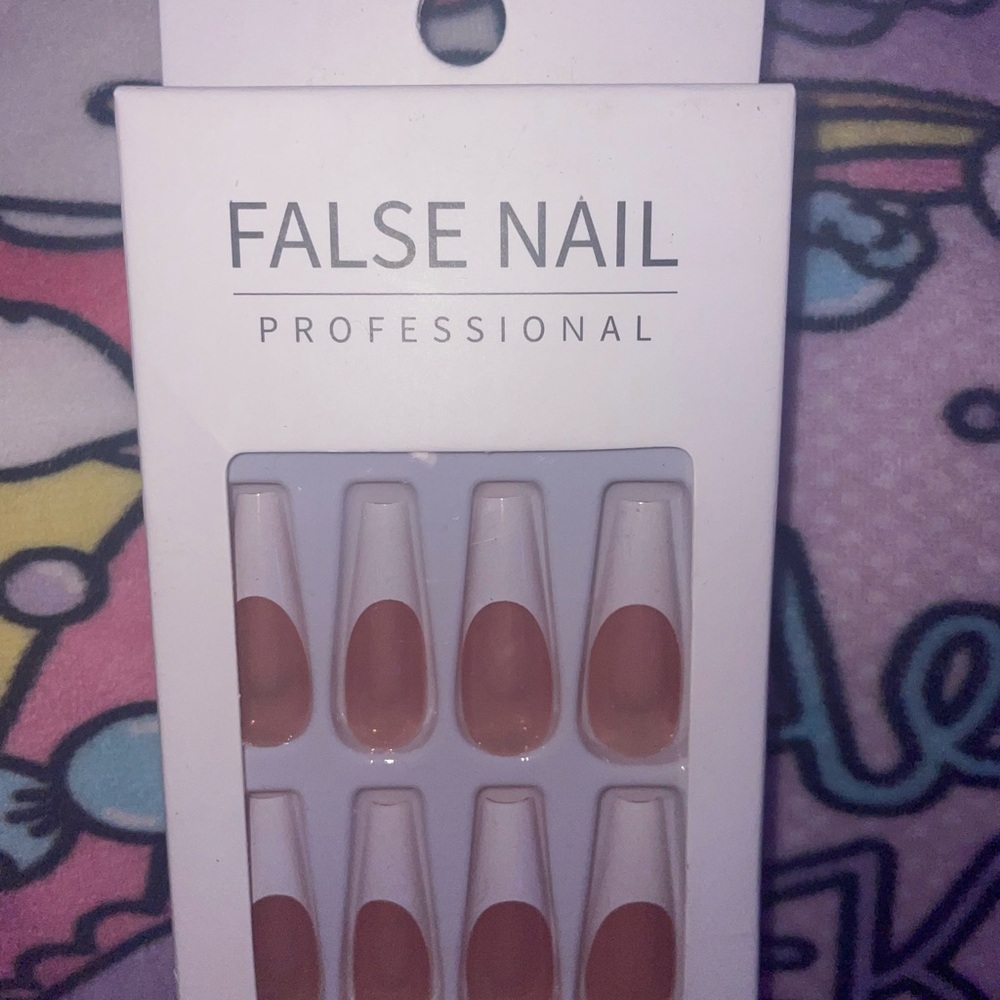 White French-tip Press-on Nails 24pcs